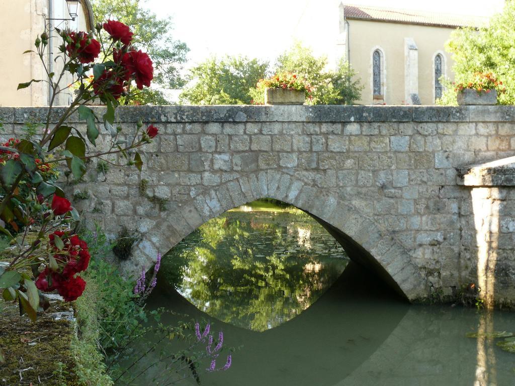La Maison des Cornières Fourcès Extérieur photo